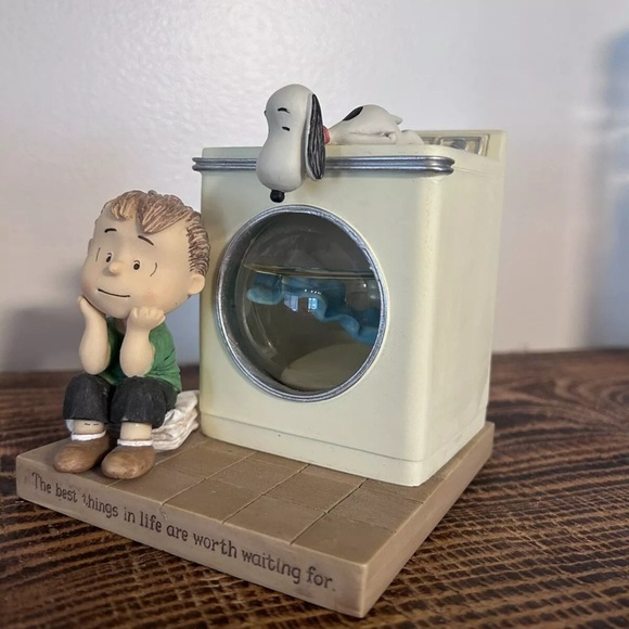 Peanuts for Hallmark Linus And Snoopy Some Things Are Worth Waiting For 2010 - Picture 3 of 11